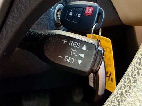 Used 2015 Toyota RAV4 XLE AWD/4WD image 23