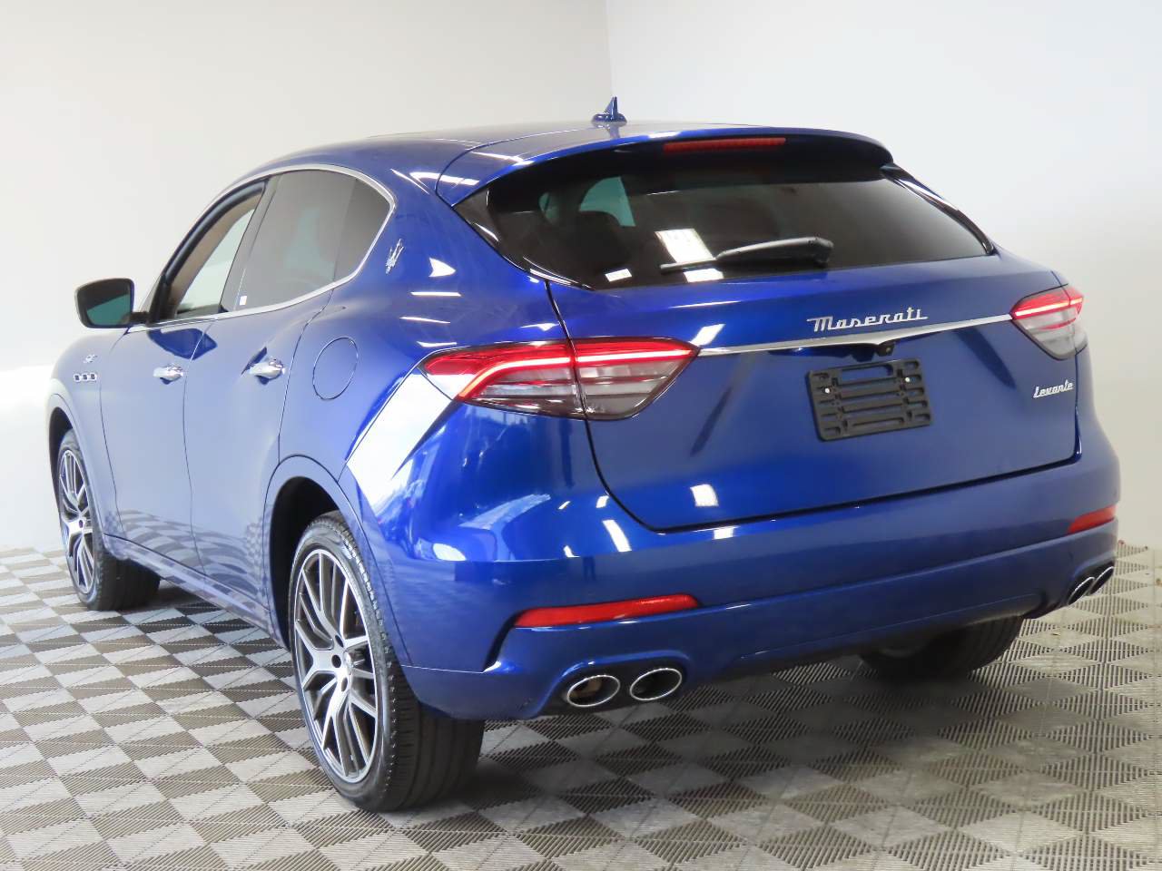 Used 2022 Maserati Levante GT AWD/4WD image 3