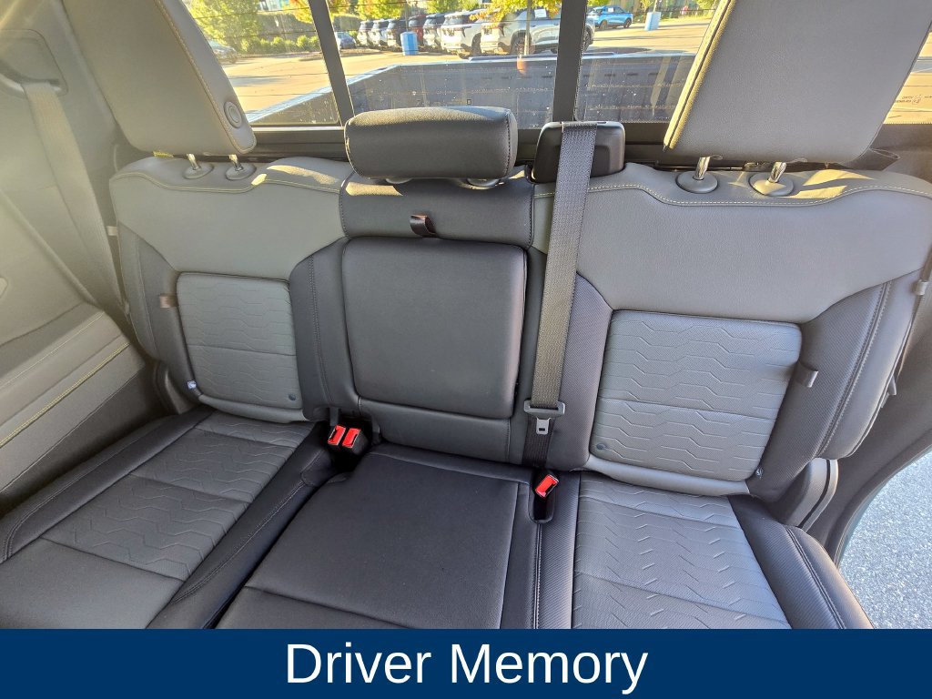 Used 2025 Chevrolet Silverado 1500 ZR2 w/ Technology Package AWD/4WD image 15
