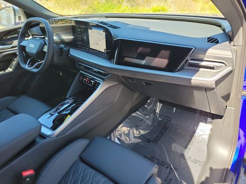 New 2025 Audi SQ5 Prestige image 11