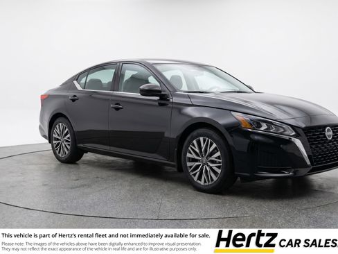 Used 2025 Nissan Altima 2.5 SV FWD image 1