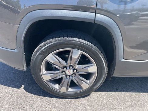 Used 2019 GMC Acadia SLT FWD image 13