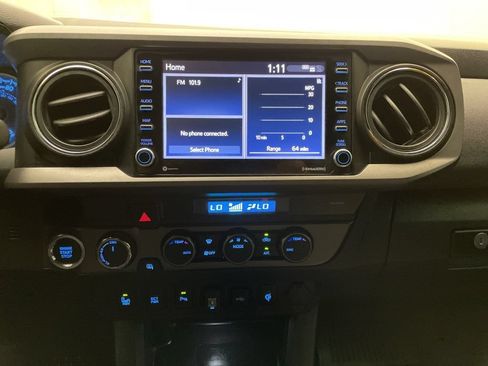 Used 2022 Toyota Tacoma TRD Sport w/ Technology Package AWD/4WD image 14