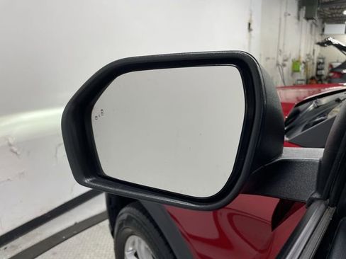 Used 2022 Ford Explorer XLT w/ Equipment Group 202A AWD/4WD image 29