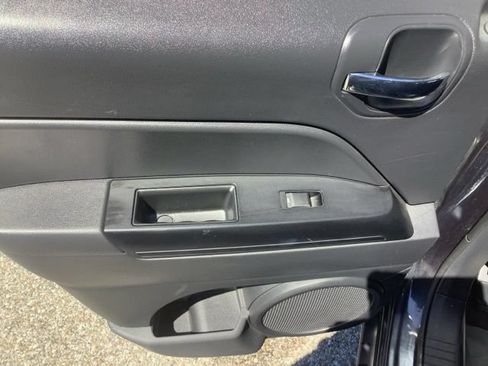 Used 2014 Jeep Patriot High Altitude FWD image 12