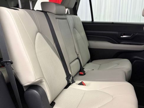 Used 2025 Toyota Grand Highlander AWD image 19