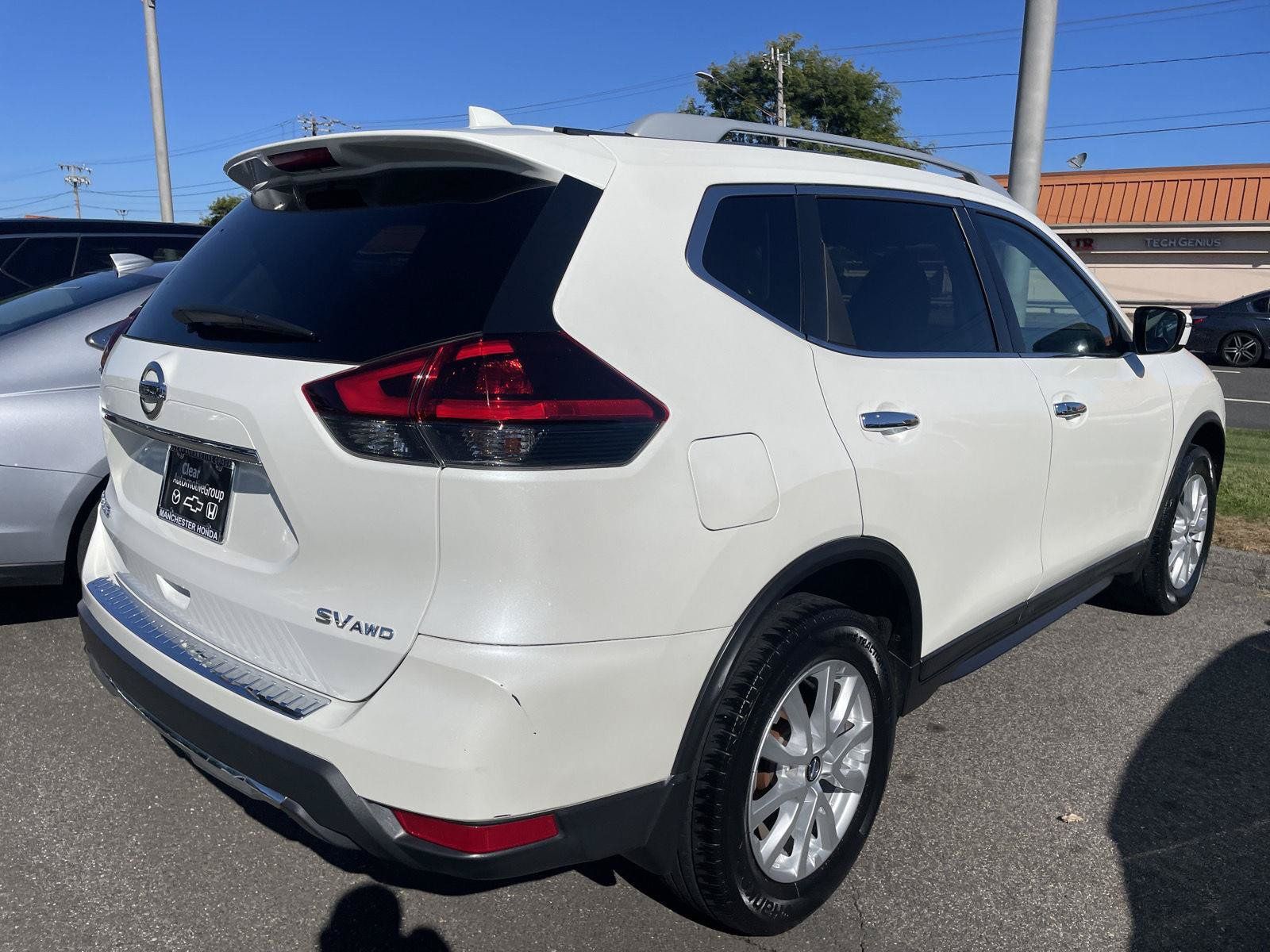 Used 2018 Nissan Rogue SV AWD/4WD image 5