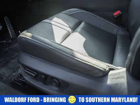 Used 2025 Toyota Camry SE image 33