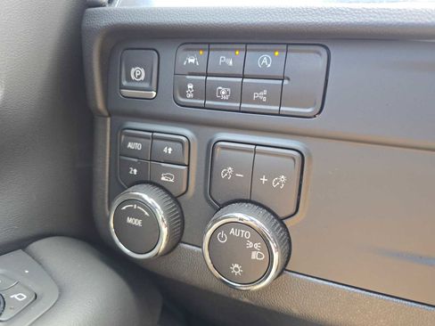 Used 2025 Chevrolet Tahoe LS AWD/4WD image 32