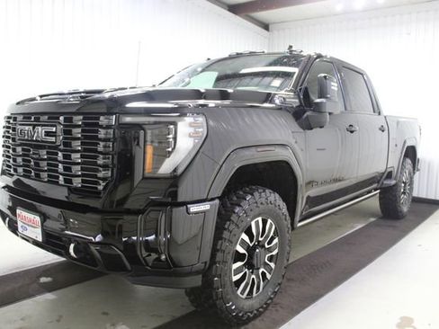 Used 2025 GMC Sierra 2500 Denali Ultimate AWD/4WD image 3