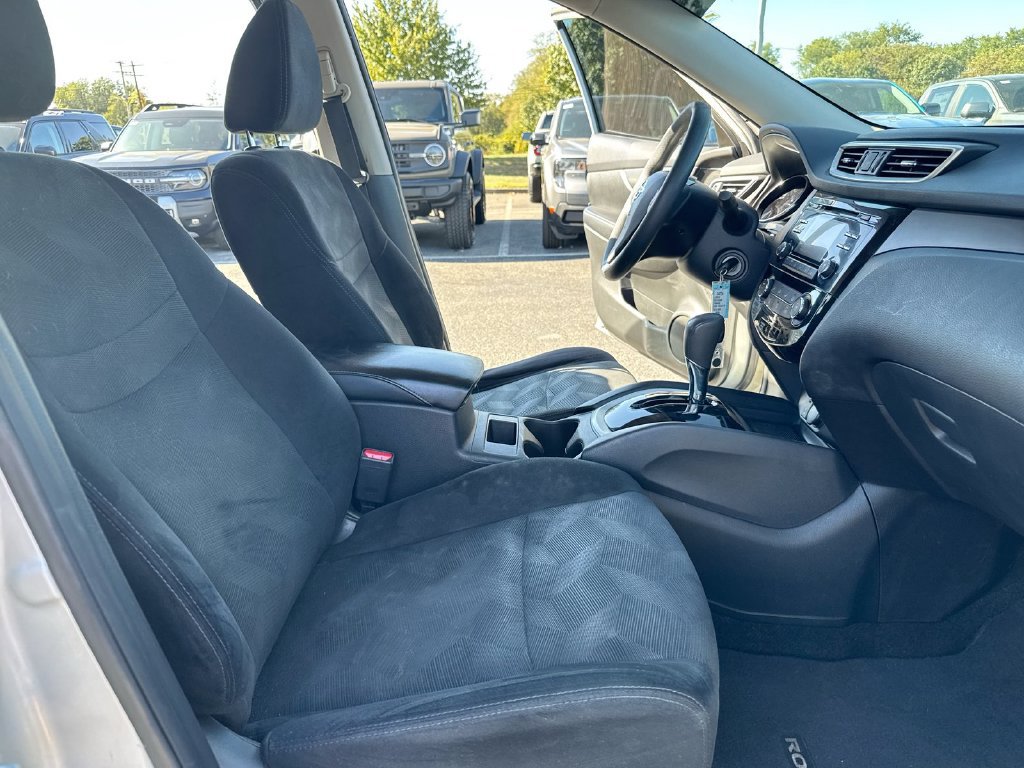 Used 2016 Nissan Rogue S FWD image 21