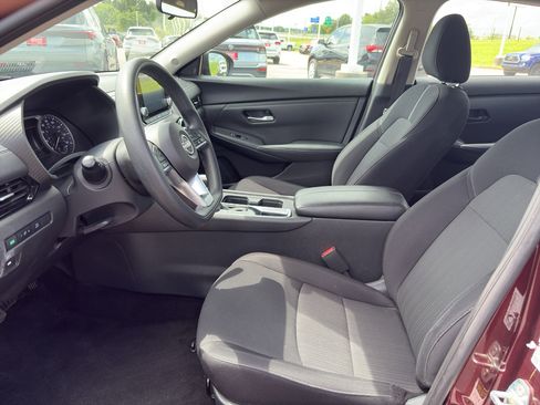 Used 2024 Nissan Sentra SV FWD image 9