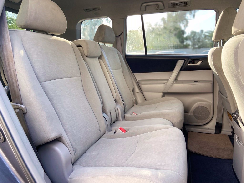 Used 2013 Toyota Highlander Plus FWD image 25