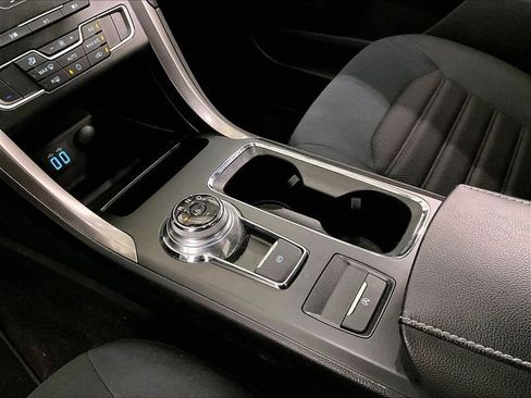 Used 2019 Ford Fusion SE FWD image 16