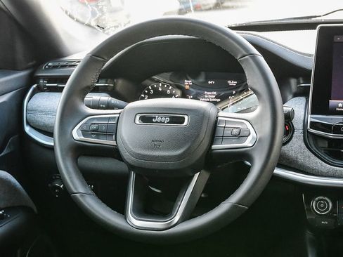 Used 2024 Jeep Compass Latitude image 16