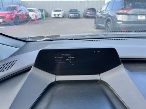 Used 2025 Toyota Prius LE image 33