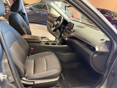 Used 2025 Nissan Altima 2.5 SV FWD image 30