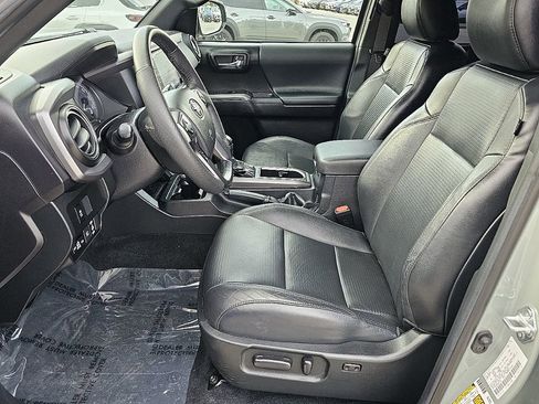 Used 2022 Toyota Tacoma TRD Off-Road w/ TRD Premium Off Road Package AWD/4WD image 23