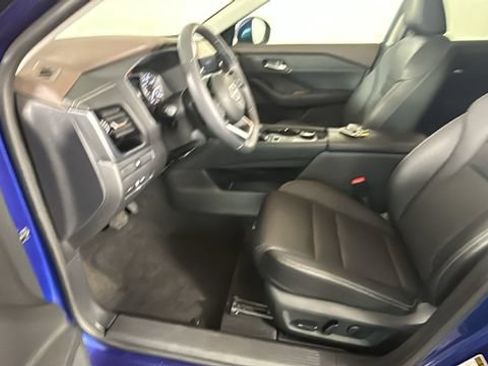 Used 2023 Nissan Rogue SL AWD/4WD image 11