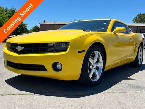 Used 2011 Chevrolet Camaro LT RWD image 2