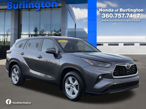 Used 2024 Toyota Highlander LE image 8