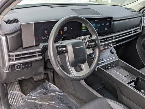 Used 2025 Hyundai Santa Fe SEL AWD/4WD image 16