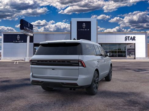 New 2026 Lincoln Navigator Reserve AWD/4WD image 8