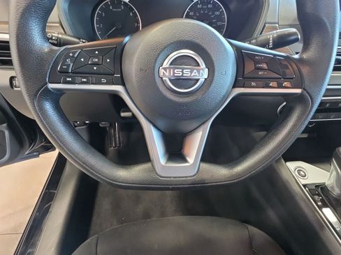 Used 2025 Nissan Altima 2.5 SV FWD image 22