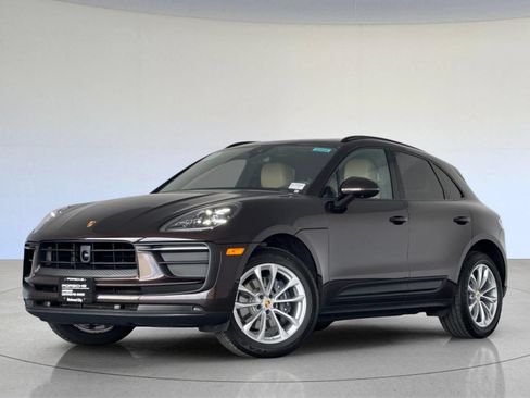 Certified 2022 Porsche Macan AWD/4WD image 1