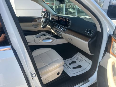 Used 2024 Mercedes-Benz GLS 450 4MATIC image 8