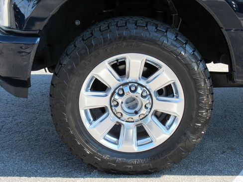 Used 2022 Ford F350 Platinum w/ FX4 Off-Road Package image 8