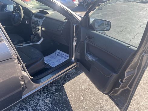 Used 2011 Ford Focus SE image 12