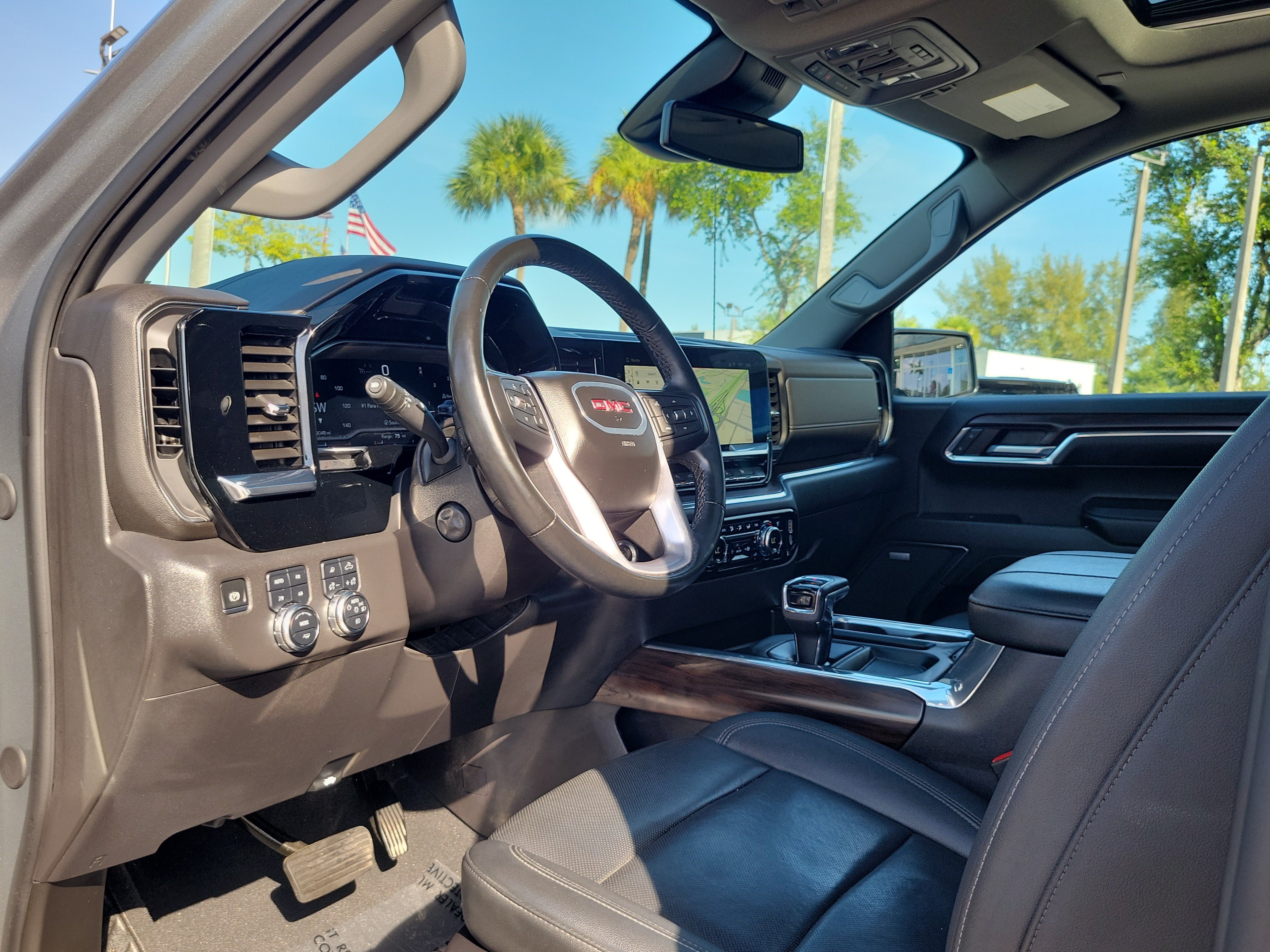Used 2024 GMC Sierra 1500 SLT w/ SLT Premium Plus Package AWD/4WD image 9
