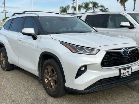 Used 2022 Toyota Highlander Bronze Edition image 3