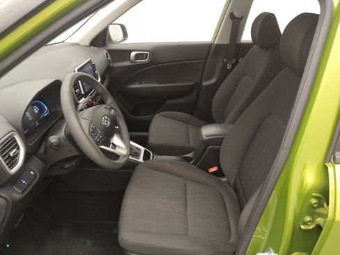 Used 2023 Hyundai Venue SE FWD image 17