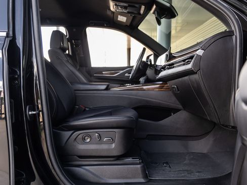 Used 2024 Cadillac Escalade Luxury RWD image 38