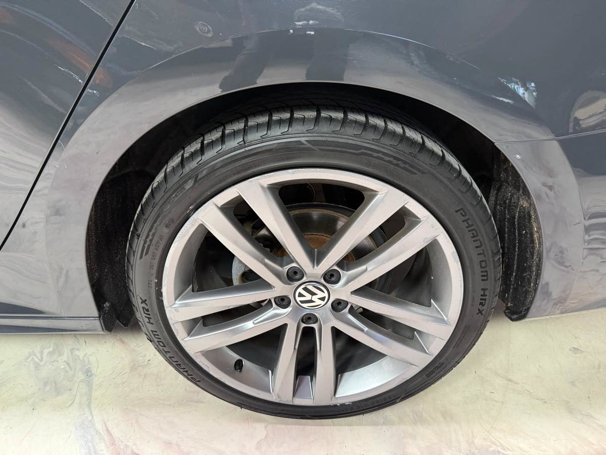 Used 2017 Volkswagen Passat 1.8T R-Line FWD image 35