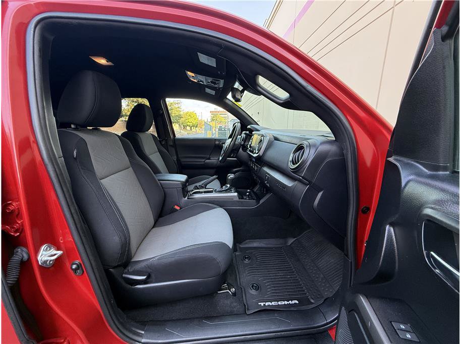 Used 2021 Toyota Tacoma TRD Off-Road AWD/4WD image 13