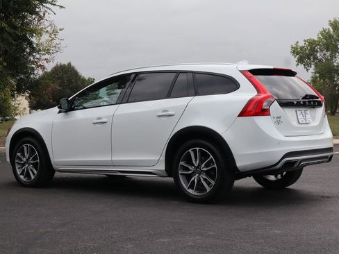 Used 2018 Volvo V60 T5 Cross Country w/ Convenience Package image 7