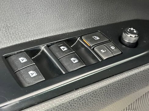 Used 2020 Toyota Camry SE image 15