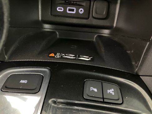 Used 2023 Chevrolet Equinox Premier image 21