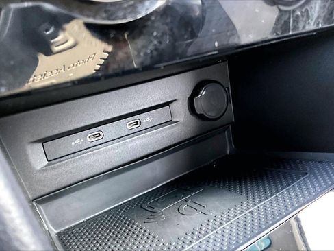 Certified 2022 Volkswagen Taos SEL image 28