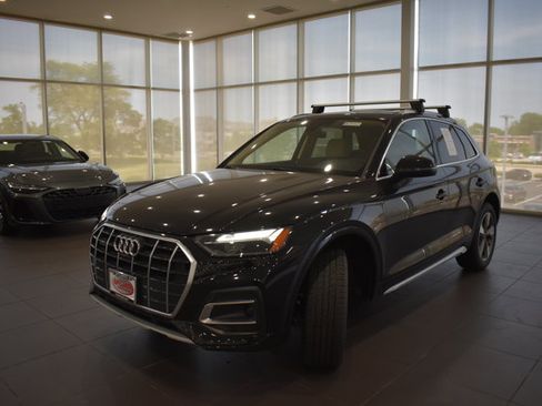 Used 2023 Audi Q5 2.0T Premium Plus w/ Premium Plus Package AWD/4WD image 3