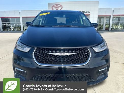 Used 2024 Chrysler Pacifica Touring-L FWD image 8