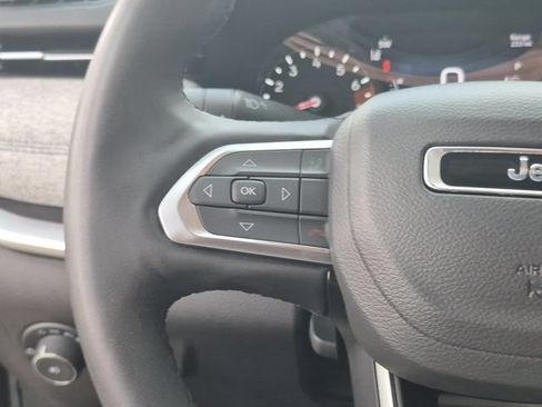 Used 2025 Jeep Compass Latitude w/ Sun & Sound Group AWD/4WD image 20
