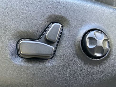 Used 2021 Chrysler Pacifica Limited image 30