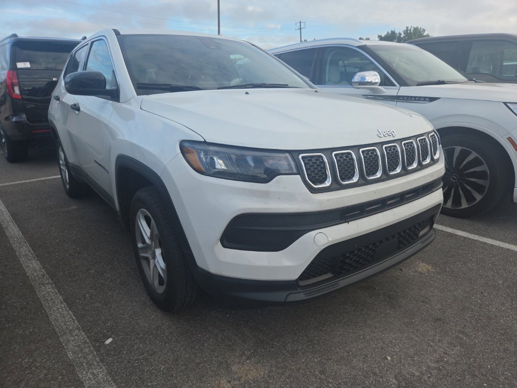Used 2023 Jeep Compass Sport AWD/4WD image 3