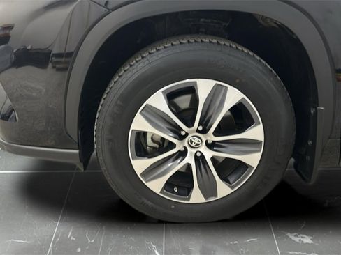 Used 2024 Toyota Highlander XLE image 17