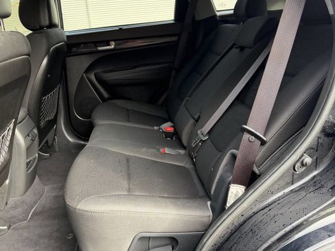 Used 2014 Kia Sorento LX image 17