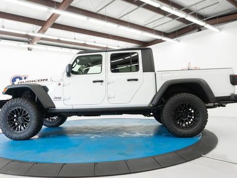 Used 2025 Jeep Gladiator Rubicon w/ Safety Group AWD/4WD image 5